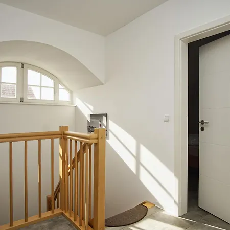 Haus In Idyllischer Lage Mit Terrasse Und Eingezaeunten Garten - Linea
